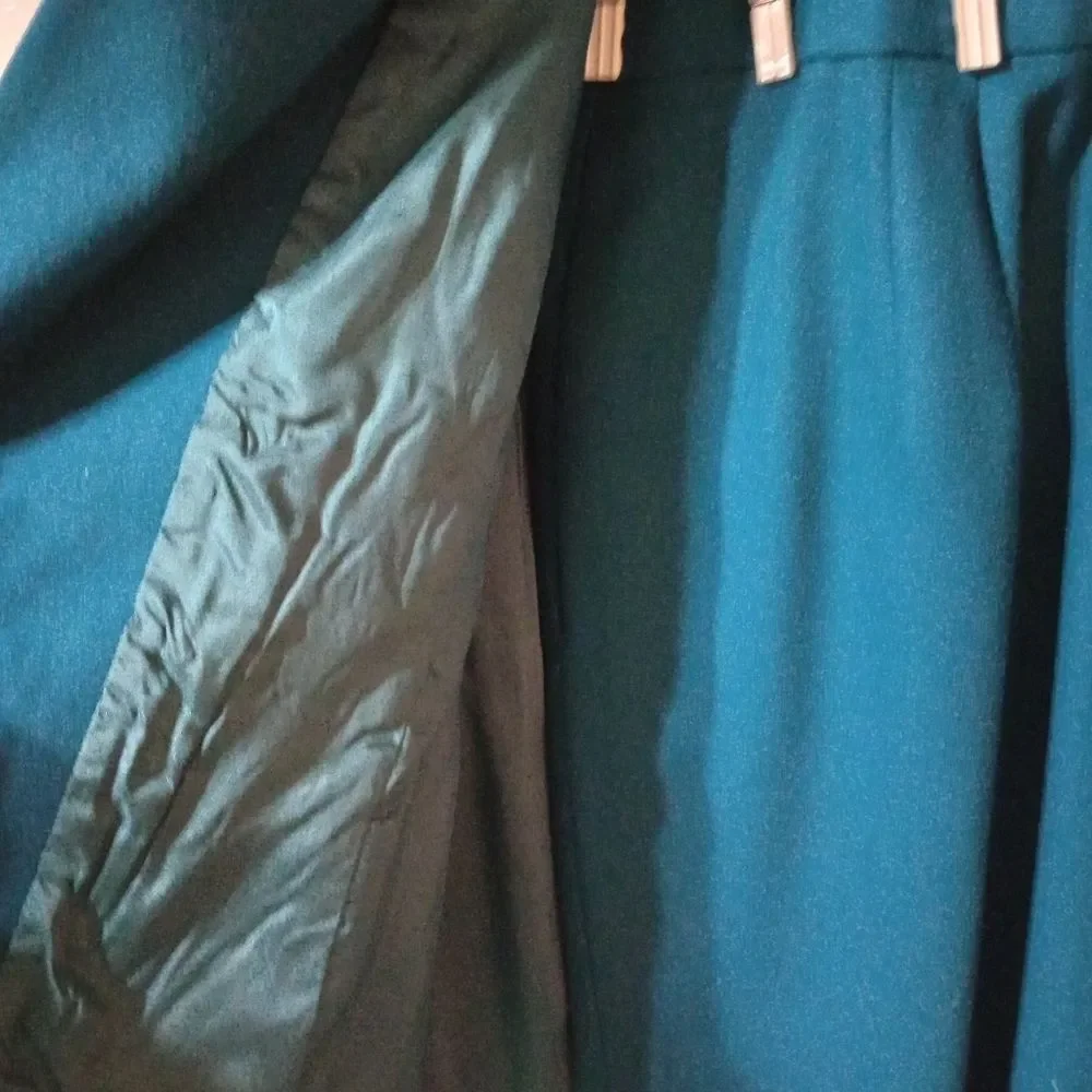 Fine Feathers size 8 women's 2-piece woolen suit. Gorgeous, one moth hole
